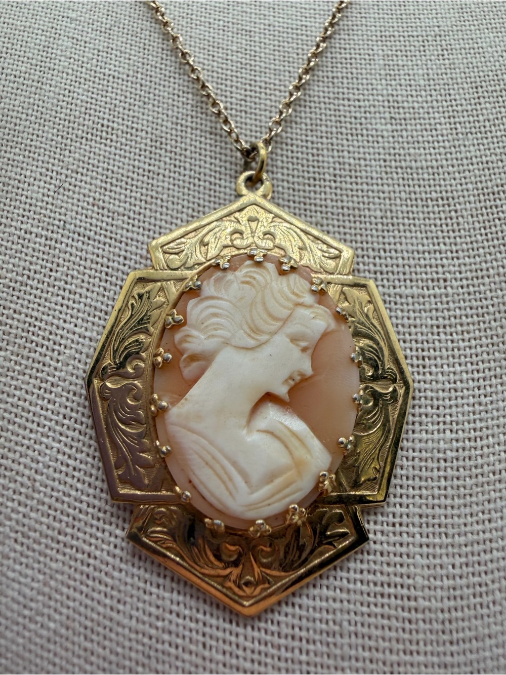 Vintage gold tone cameo necklace